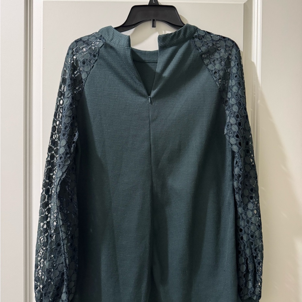 Women's Green Lace Sleeve Top - Picture 4 of 4